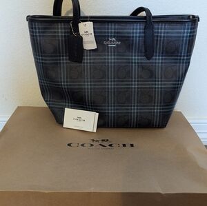 New Coach Leather Purse.